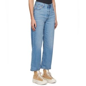 Levi’s Ribcage Jeans. Size:24.